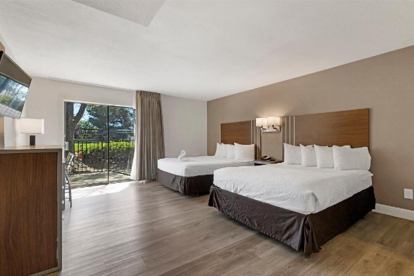 Heritage Inn Express Roseville image 6