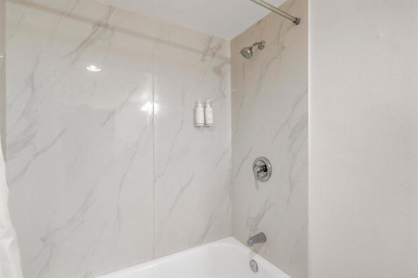 Heritage Inn Express Roseville image 7